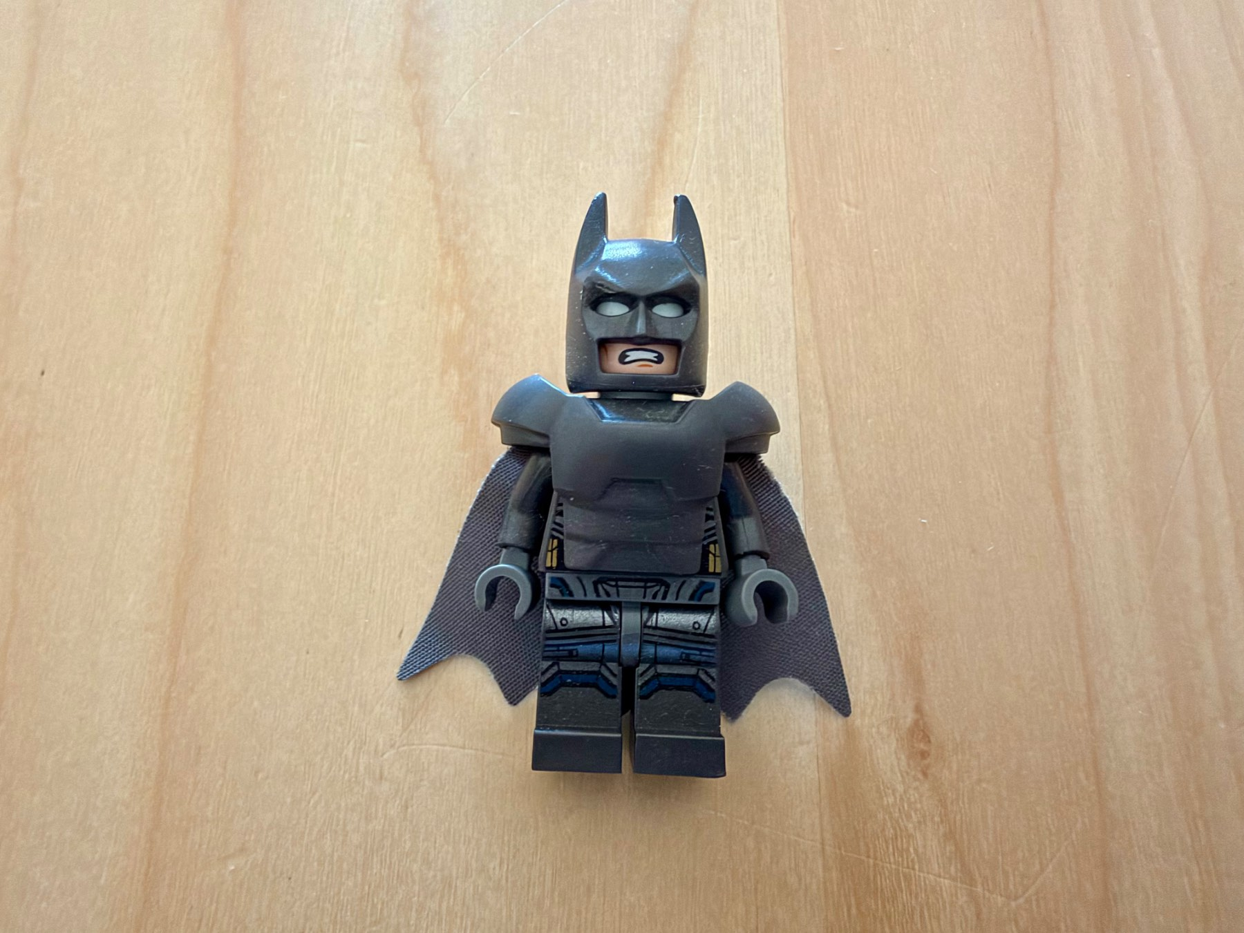sh0217 Batman - Armored — חדש